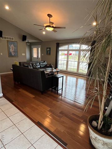 950 Hidden Cove, Belleville, IL 62223