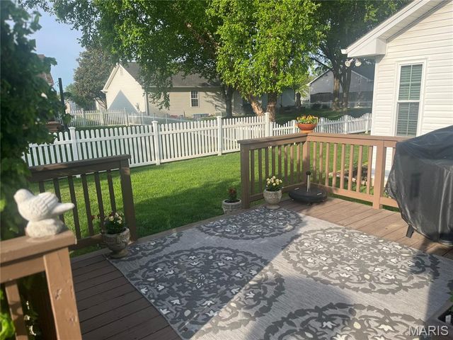 950 Hidden Cove, Belleville, IL 62223