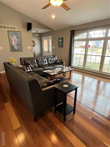 950 Hidden Cove, Belleville, IL 62223