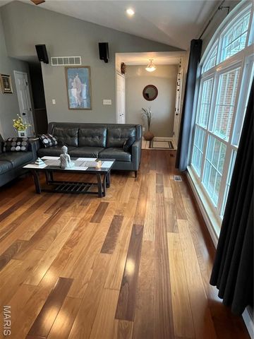 950 Hidden Cove, Belleville, IL 62223