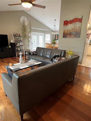 950 Hidden Cove, Belleville, IL 62223