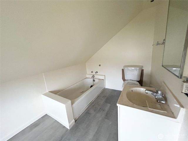 2735 Bay Avenue, Hoquiam, WA 98550