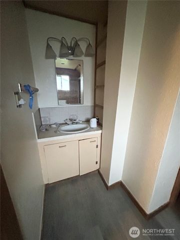 2735 Bay Avenue, Hoquiam, WA 98550