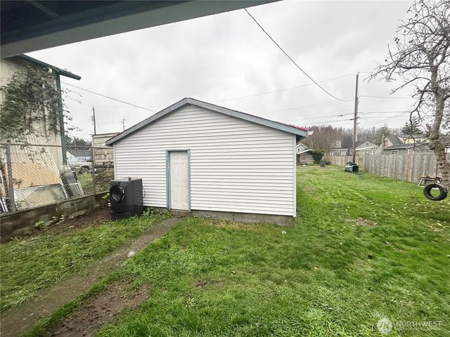2735 Bay Avenue, Hoquiam, WA 98550