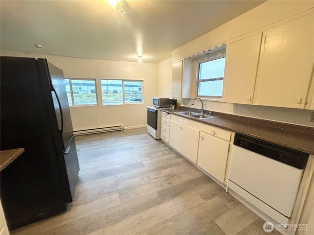 2735 Bay Avenue, Hoquiam, WA 98550