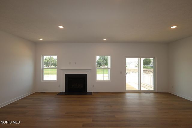 7748 Hank Drive, Holland, OH 43528