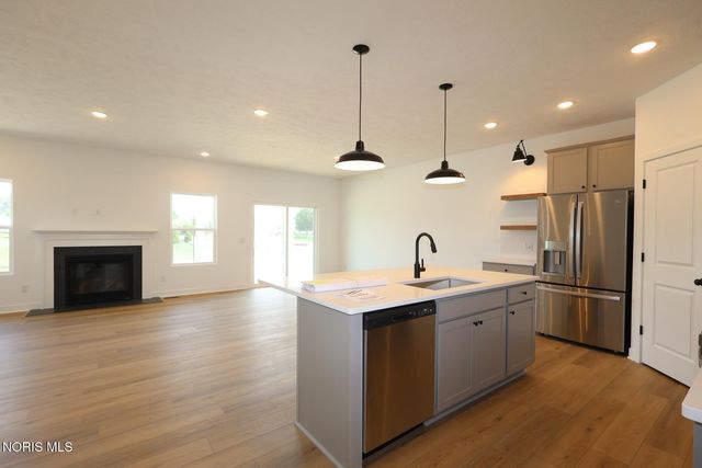 7748 Hank Drive, Holland, OH 43528