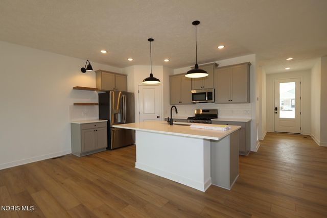 7748 Hank Drive, Holland, OH 43528