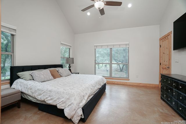 719 Falling Leaves, Adkins, TX 78101