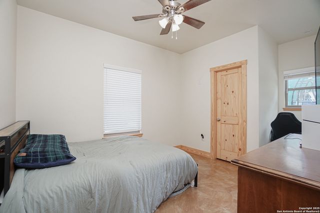 719 Falling Leaves, Adkins, TX 78101