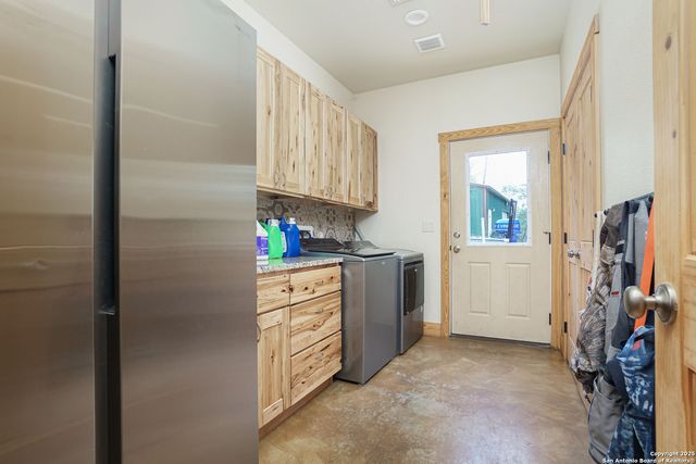 719 Falling Leaves, Adkins, TX 78101