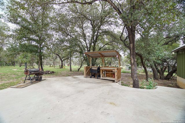 719 Falling Leaves, Adkins, TX 78101
