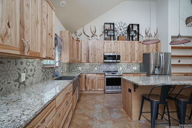 719 Falling Leaves, Adkins, TX 78101