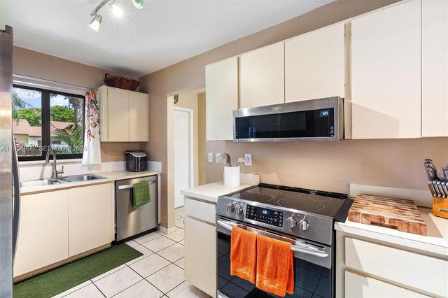 6710 S Parkway Dr 3-11, Margate, FL 33068