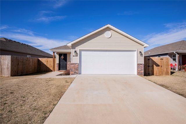 2112 E Annette Drive, Siloam Springs, AR 72761