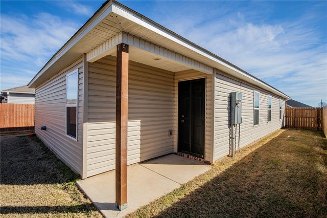 2112 E Annette Drive, Siloam Springs, AR 72761