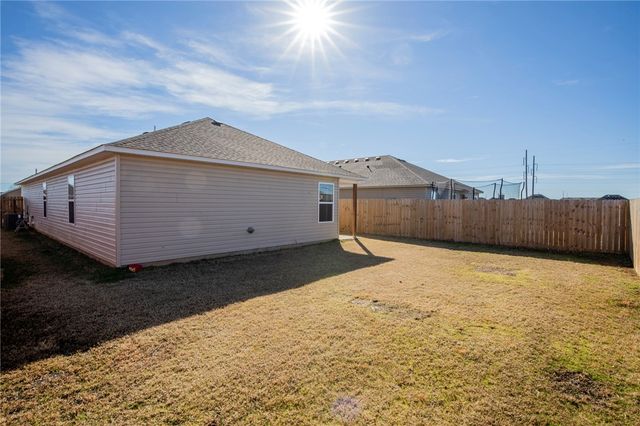 2112 E Annette Drive, Siloam Springs, AR 72761