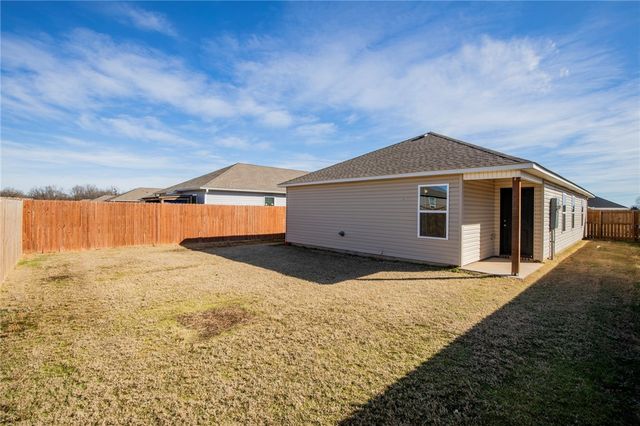 2112 E Annette Drive, Siloam Springs, AR 72761