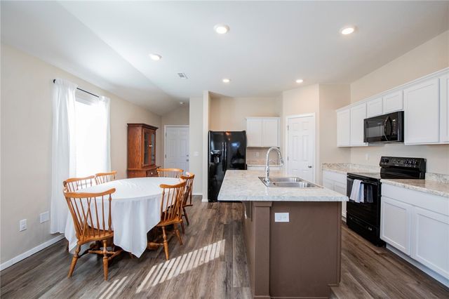 2112 E Annette Drive, Siloam Springs, AR 72761