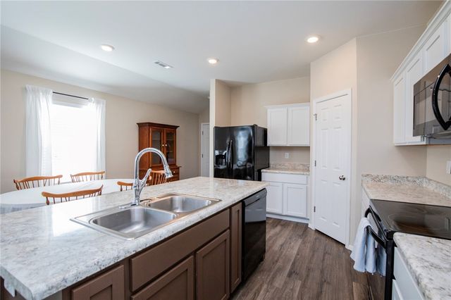 2112 E Annette Drive, Siloam Springs, AR 72761