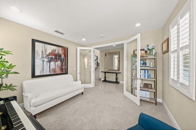 951 Anvil Cir, Rocklin, CA 95765
