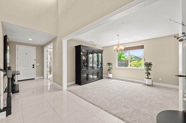 951 Anvil Cir, Rocklin, CA 95765