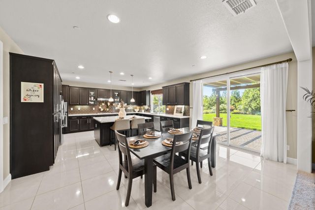 951 Anvil Cir, Rocklin, CA 95765