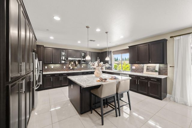 951 Anvil Cir, Rocklin, CA 95765