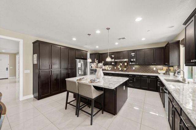 951 Anvil Cir, Rocklin, CA 95765