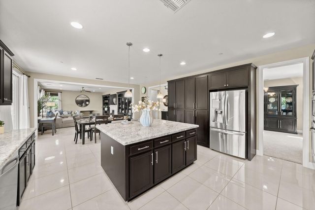951 Anvil Cir, Rocklin, CA 95765