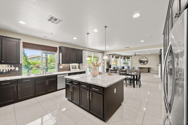 951 Anvil Cir, Rocklin, CA 95765