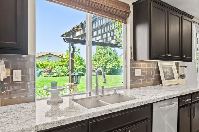 951 Anvil Cir, Rocklin, CA 95765