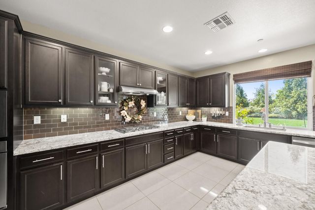 951 Anvil Cir, Rocklin, CA 95765