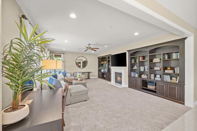 951 Anvil Cir, Rocklin, CA 95765