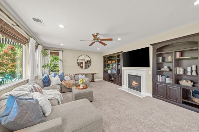 951 Anvil Cir, Rocklin, CA 95765