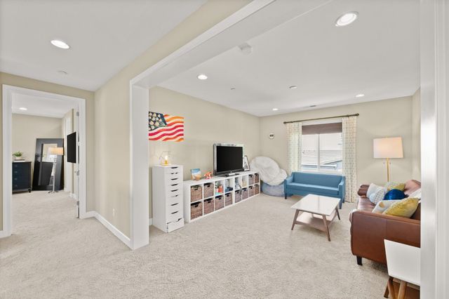 951 Anvil Cir, Rocklin, CA 95765