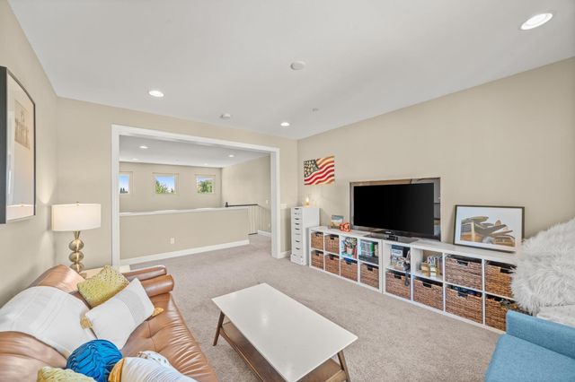 951 Anvil Cir, Rocklin, CA 95765