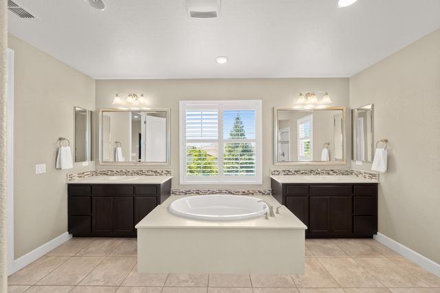 951 Anvil Cir, Rocklin, CA 95765