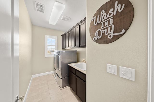 951 Anvil Cir, Rocklin, CA 95765