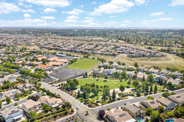 951 Anvil Cir, Rocklin, CA 95765