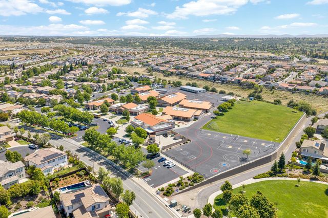 951 Anvil Cir, Rocklin, CA 95765