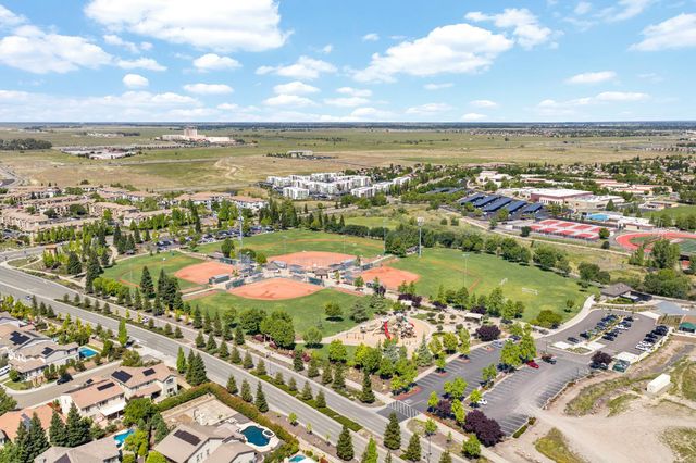 951 Anvil Cir, Rocklin, CA 95765