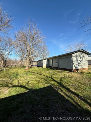 1210 NE 8th Street, Wagoner, OK 74467