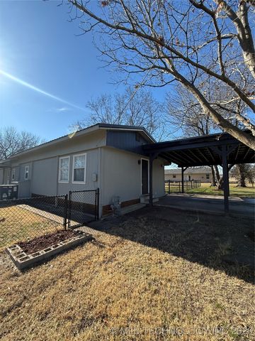 1210 NE 8th Street, Wagoner, OK 74467