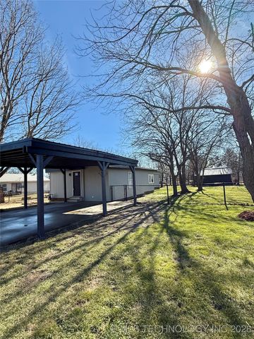 1210 NE 8th Street, Wagoner, OK 74467