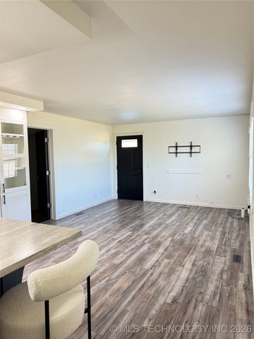 1210 NE 8th Street, Wagoner, OK 74467