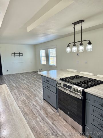 1210 NE 8th Street, Wagoner, OK 74467