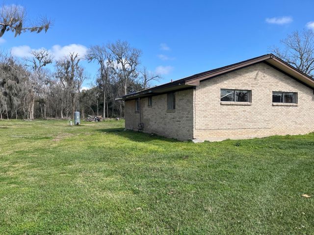 419 Lee Avenue, Jones Creek, TX 77541