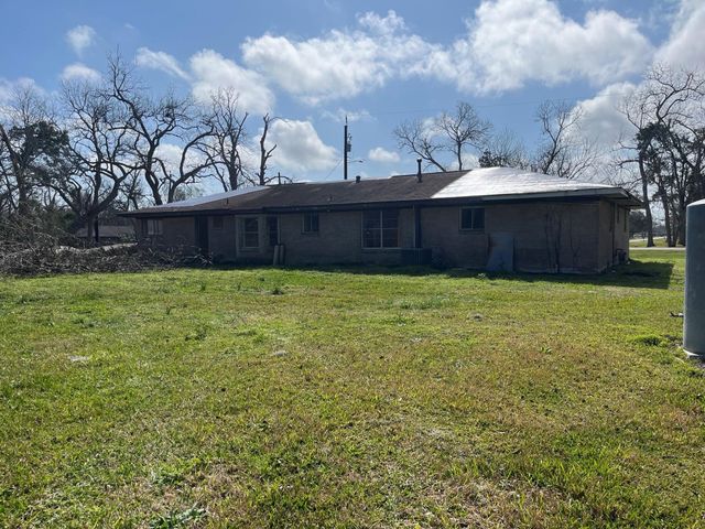 419 Lee Avenue, Jones Creek, TX 77541