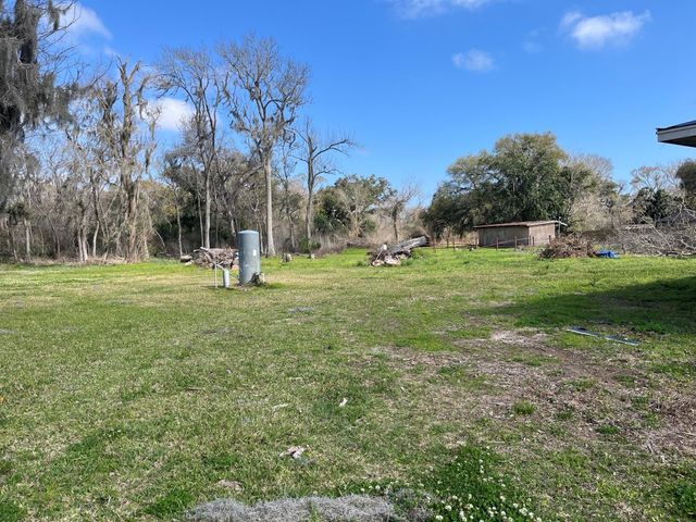 419 Lee Avenue, Jones Creek, TX 77541